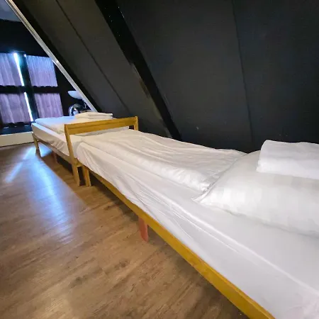 Hostel Utopia-2
